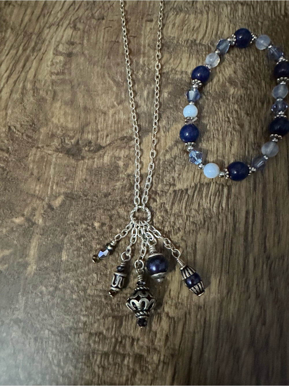 Necklace & bracelet bundle. Silver and dark blue.